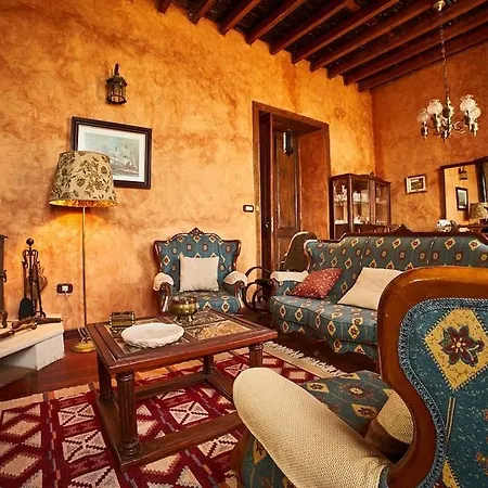 Antigua Escuela Old School De 1840 Holiday home Fasnia
